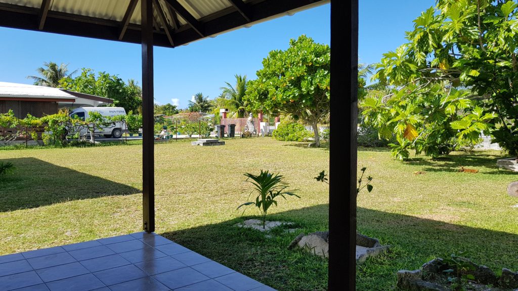 airbnb patio view rangiroa tiputa