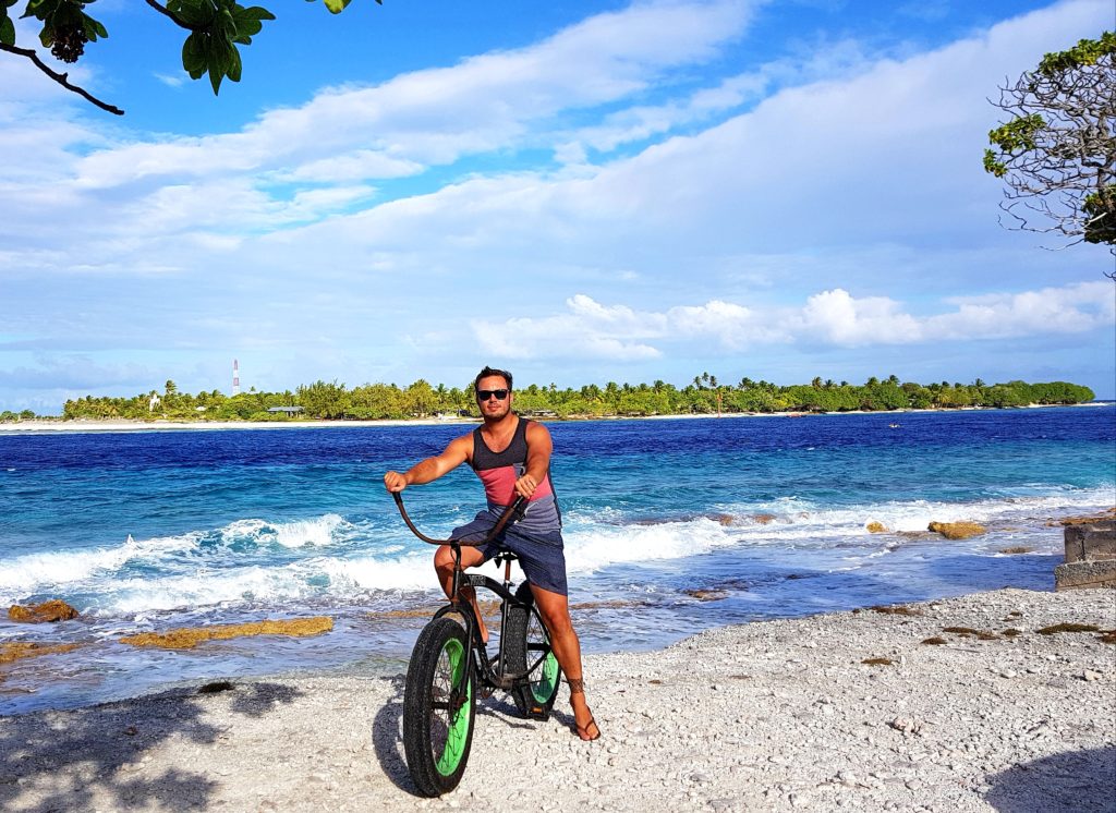 bike selfie tiputa pass rangiroa